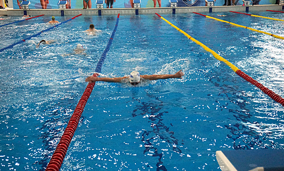 Воспитанницы спортивной школы «Воробьевы горы» успешно выступили на всероссийских соревнованиях по плаванию