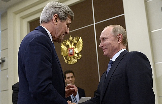 Владимир Путин и Джон Керри во время встречи в резиденции "Бочаров ручей" 12 мая 2015 года