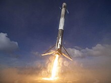 Ступень Falcon 9 впервые посадили на космодром