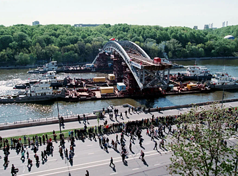 Как в столице на полтора километра передвинули мост через Москву-реку