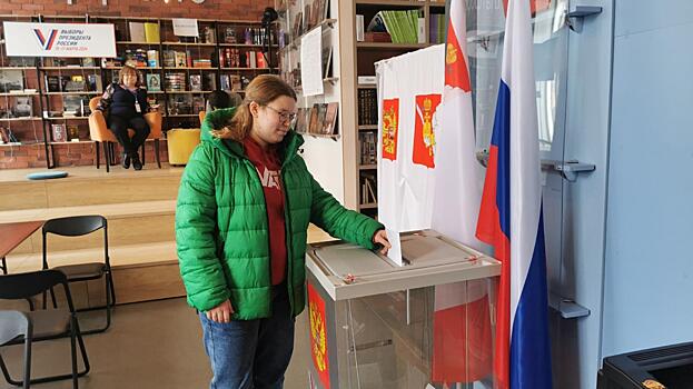 Дома и стены помогают: студентка приехала из Москвы в Вологду, чтобы впервые в жизни проголосовать именно на «родном» избирательном участке
