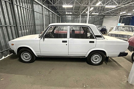 Коллекционный ВАЗ-2107 выставили на продажу по цене Lada Vesta