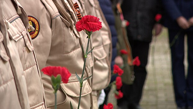 На Куршской косе прошёл митинг, к мемориалу советским воинам возложили цветы