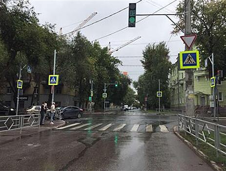 Самарчанка на Kia, выехавшая на "красный", спровоцировала ДТП с двумя пострадавшими