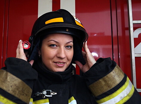 Водят поезда и тушат пожары: россиянки осваивают мужские профессии