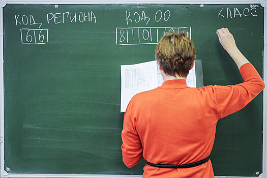 Учителей обяжут общаться только в российских мессенджерах