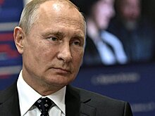 Путин принял участие в возложении цветов к памятнику Минину и Пожарскому