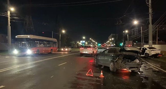 Три человека пострадали в жестком ДТП в Нижнем Новгороде