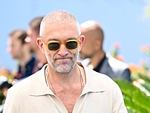 Возлюбленная актера Венсана Касселя снялась в откровенном наряде