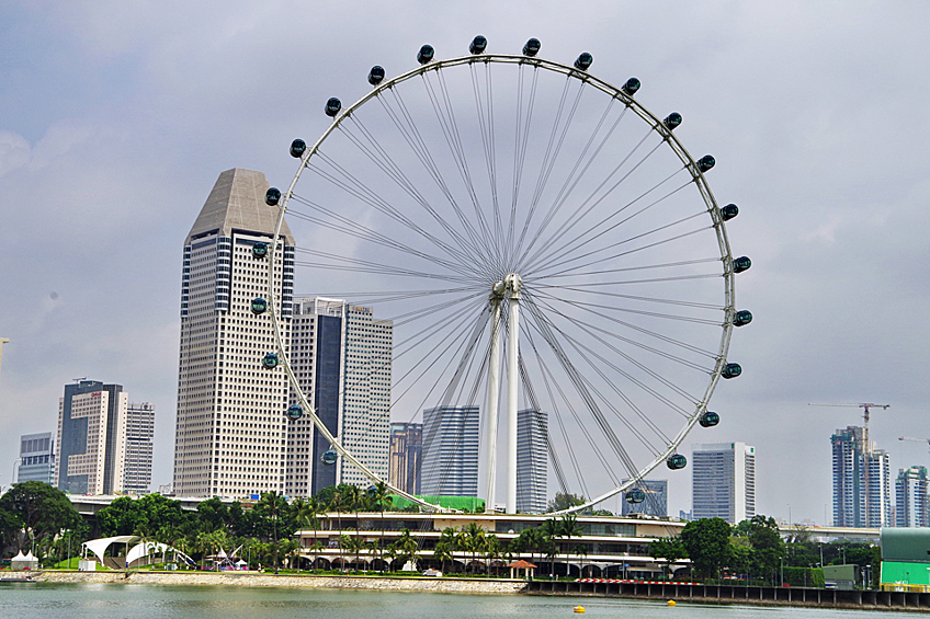 Сингапурское колесо обозрения Flyer, Республика Сингапур. Высота — 165 м. Самое высокое в мире колесо обозрения до марта 2014 года.
