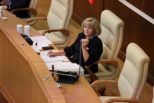 Председатель свердловского заксобрания Людмила Бабушкина отметила важный профессиональный юбилей