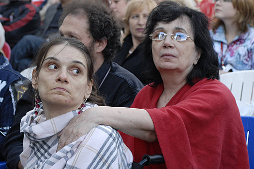 Семья актера Баталова пытается взыскать деньги с обманувших их мошенников