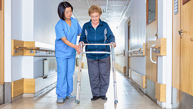 Травматолог развенчал пять мифов о протезировании тазобедренного сустава