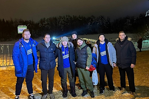Активисты «Молодой гвардии» ЗелАО  присоединились к Крещенским купаниям в Савелках