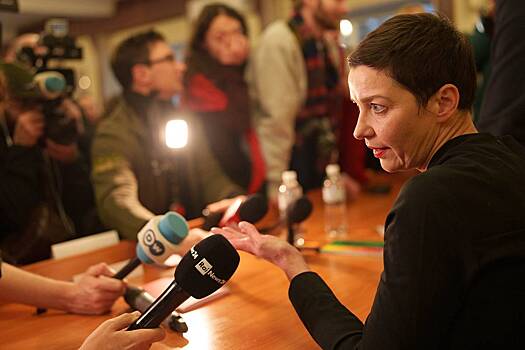 Освобожденных белорусских политзаключенных пять раз спросили об СВО