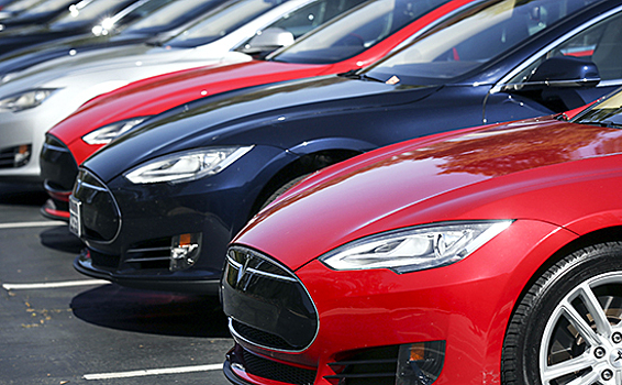 Tesla в 2020 году поставила клиентам 500 тыс. электромобилей