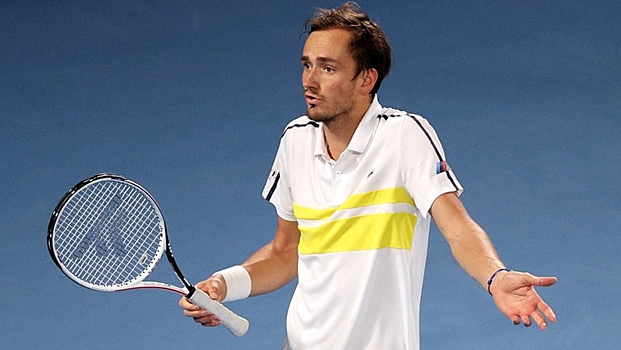 Медведев оскорбил судью в финале турнира в Марселе