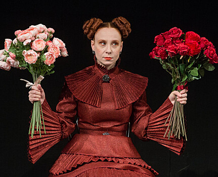 Елена Ряшина впервые представит свои рассказы о закулисье