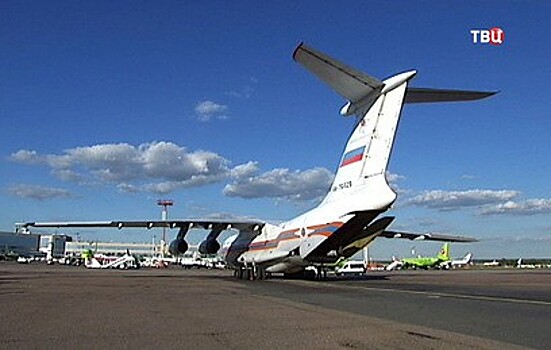 Самолет МЧС доставил спасенного в Пакистане российского альпиниста в Москву