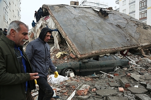 В Турции из-под завалов спасли еще двух человек