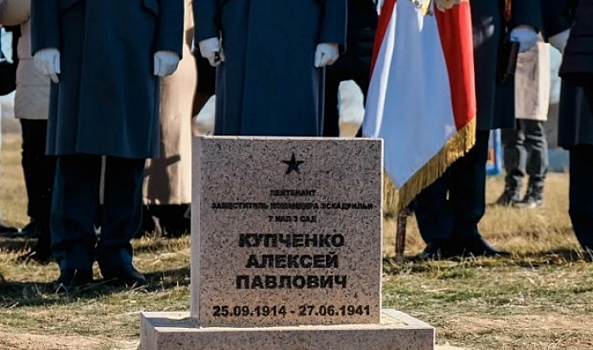 Под Волгоградом в Россошках с почестями захоронили останки героя войны