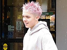 Внешний вид сына Анджелины Джоли вызвал споры в Сети