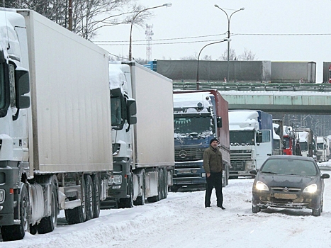 Cемь тысяч фур застряли на МКАД в Москве