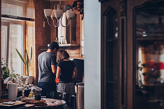 Должен ли муж помогать жене по хозяйству