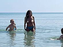 50-летняя британская актриса показала голую грудь на новом фото