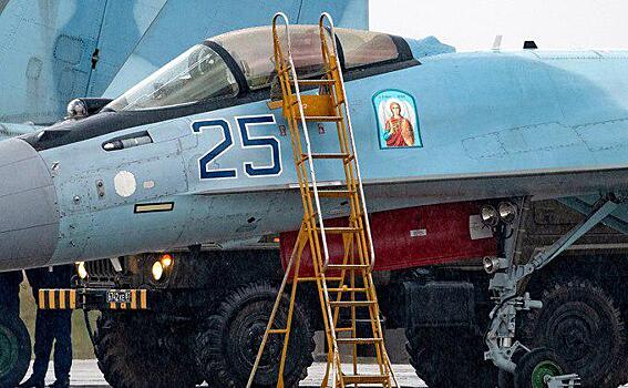 Три самолета Су-35 с иконами на борту пролетели над Новосибирском