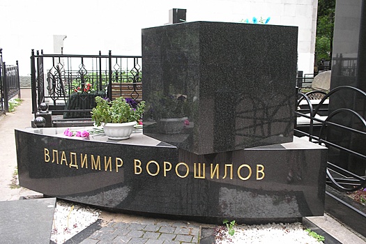 Становится модным делить прах усопших и заказывать плакальщиц