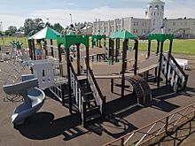 Детскую площадку почти за 4 млн рублей установили в Большом Болдине
