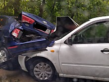 Во Ржеве очевидцы помогли медикам вытащить из машины раненого мужчину