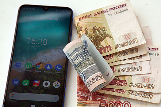 Названы причины, по которым россиян не устраивает жизнь на одну зарплату