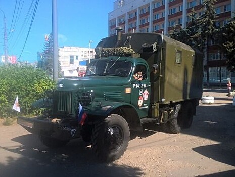 По Твери проехала колонна военной бронетехники