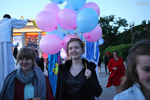 Рекордное число школьников ожидается на выпускных вечерах в Москве
