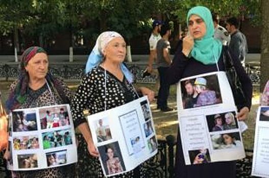 Вернуть с войны. Жители Грозного вышли на шествие с фото пропавших в ИГ