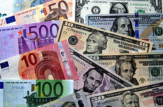 Россияне потеряли интерес к доллару и евро