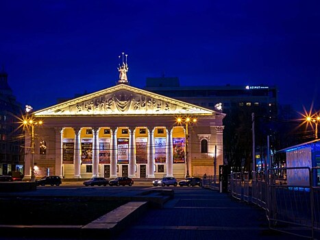 Воронежский театр оперы и балета отметил 59-й день рождения и стал картинной галереей