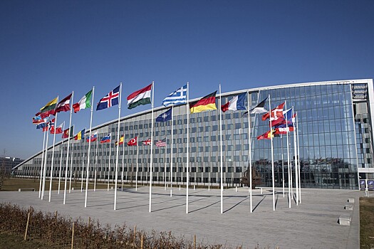 НАТО вышлет восемь российских дипломатов в ответ на подозрения во враждебности