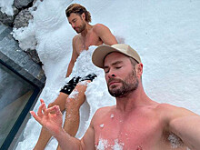 Крис Хемсворт разделся и искупался в снегу