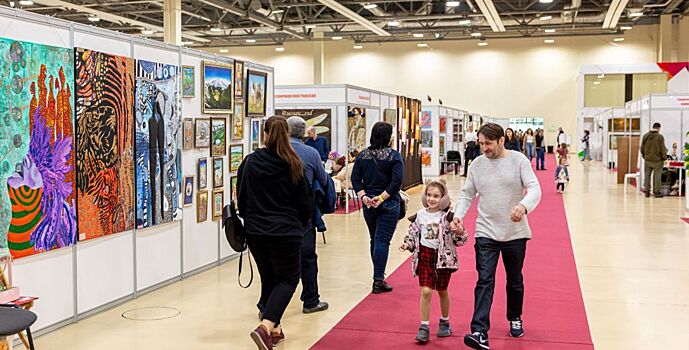 Ожившие полотна Рериха, экспозиции московских музеев Маяковского и Высоцкого, перформанс от проекта «Невинность» и около 300 художников со всей страны на выставке «Арт-Ростов»