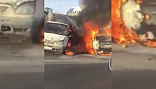 Две машины сгорели после нелепого маневра водителя в Екатеринбурге