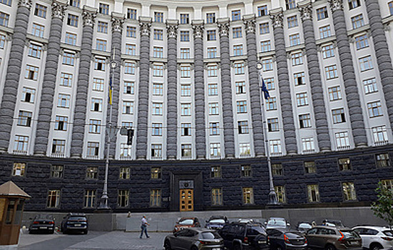 Кабмин Украины уволил шестерых заместителей министра обороны