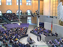 Соратники Меркель стали агитировать на русском