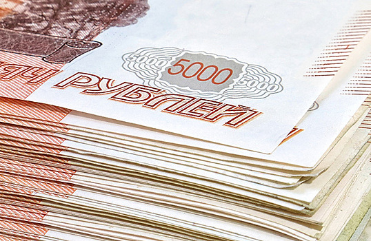 Несмотря на кризис, компании стараются повышать зарплаты лучшим сотрудникам