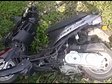 В рязанской деревне ВАЗ сбросил скутер в кювет