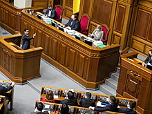 Показавший Зеленскому средний палец депутат заявил о слежке