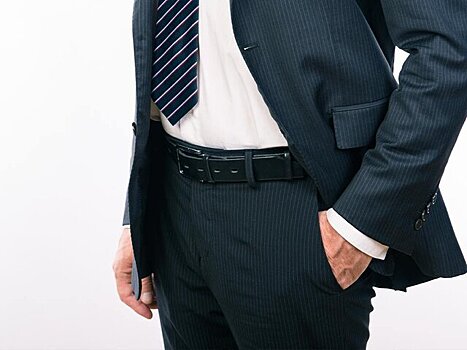 Психолог Кононов: руки в карманах говорят о желании доминировать в общении