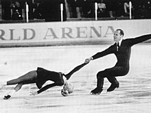 Прах Белоусовой и Протопопова захоронили на "Литераторских мостках" в Петербурге